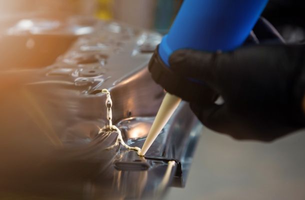 A gumiragasztó használata