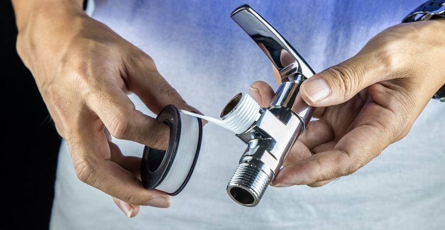 Az öntapadós tömítőszalag: tömítés egy mozdulattal