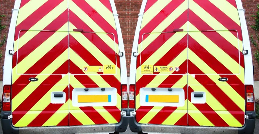 Fényvisszaverő fólia: a láthatóság növelése sötétben is